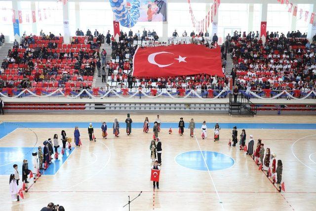 23 Nisan kutlamaları Erzincan’da renkli görüntüler oluşturdu