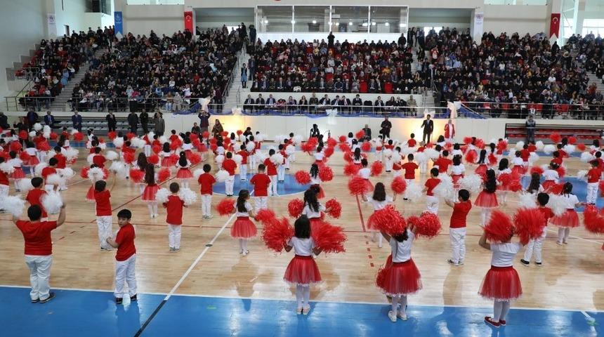 23 Nisan kutlamaları Erzincan&rsquo;da renkli g&ouml;r&uuml;nt&uuml;ler oluşturdu