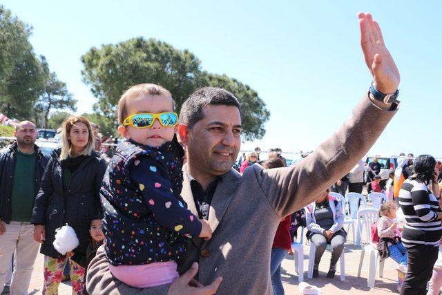 Kuşadası’nda çocuklar için uçurtma şenliği düzenlendi