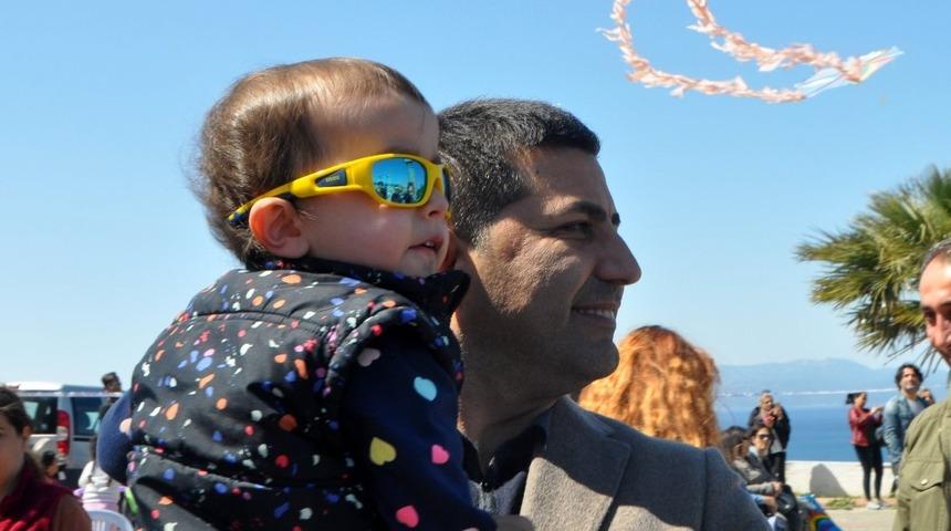 Kuşadası&rsquo;nda &ccedil;ocuklar i&ccedil;in u&ccedil;urtma şenliği d&uuml;zenlendi