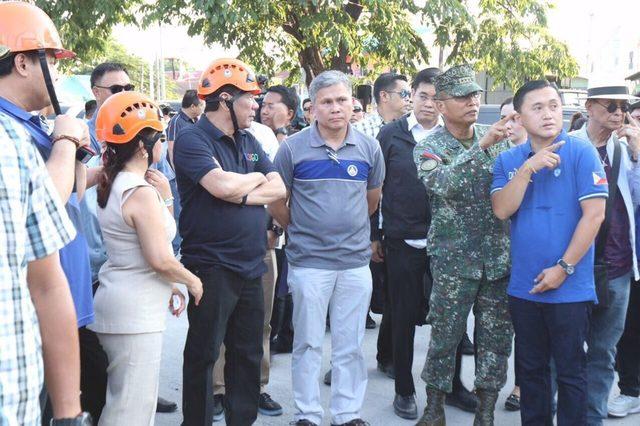 Filipinler Devlet Başkanı Duterte’den deprem bölgesine ziyaret