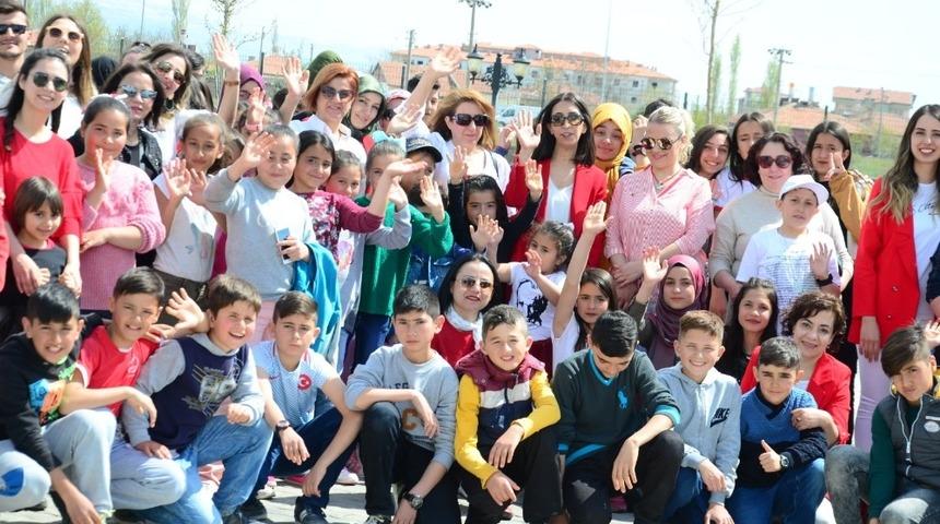 Yarışmalar ve mangal keyfiyle 23 Nisan&rsquo;ı kutladılar