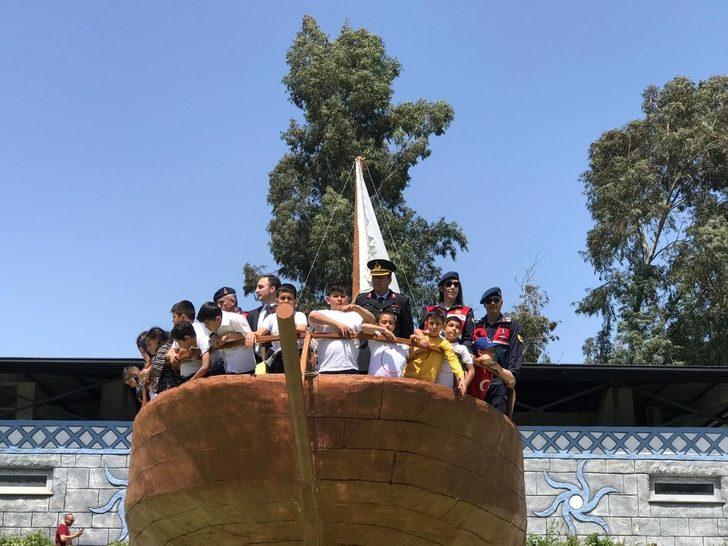 Jandarma çocukları sevindirdi G5