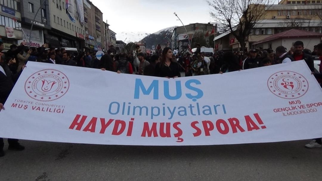 Muş Olimpiyatlarına g&ouml;rkemli start verildi