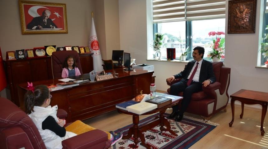 Kırıkkale&rsquo;de minik &ouml;ğrenci başsavcılık koltuğuna oturdu