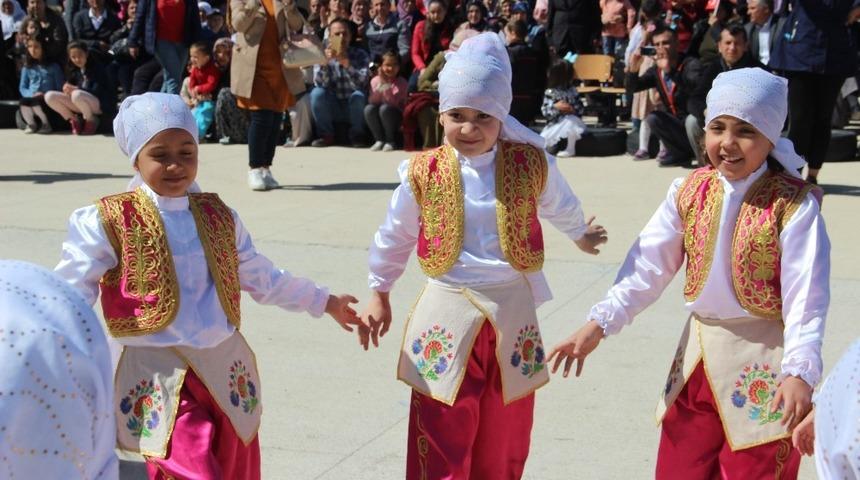 Yeni a&ccedil;ılan okulda ilk 23 Nisan heyecanı