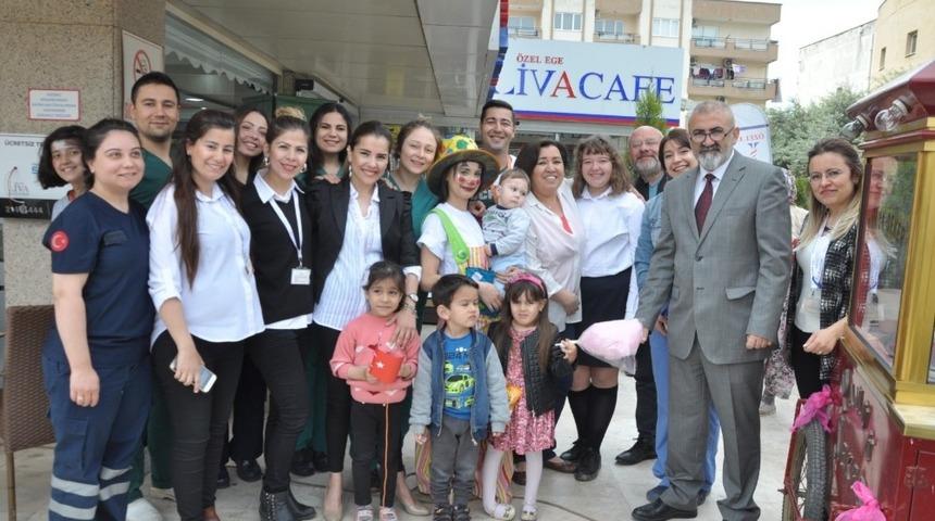 23 Nisan coşkusunu hastanelerdeki minikler de yaşadı