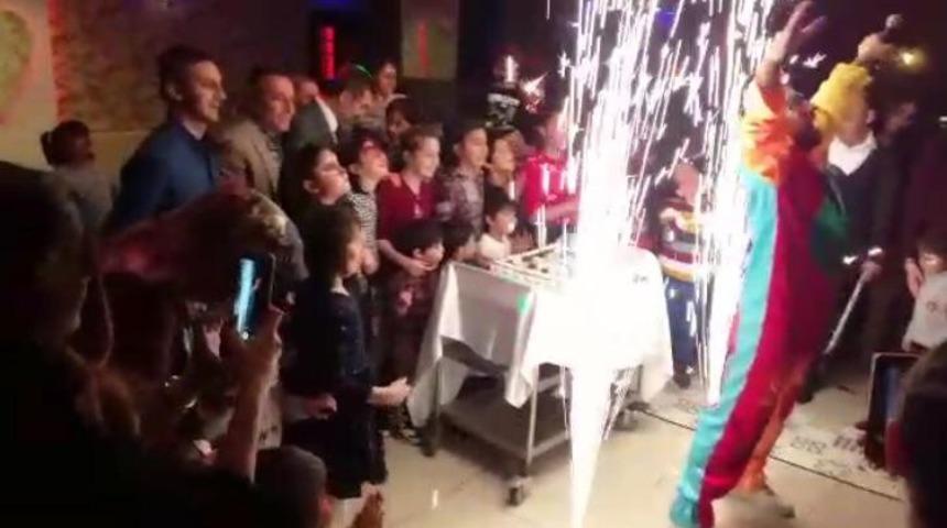 Sevgi evlerinde kalan &ccedil;ocuklara 23 Nisan şenliği