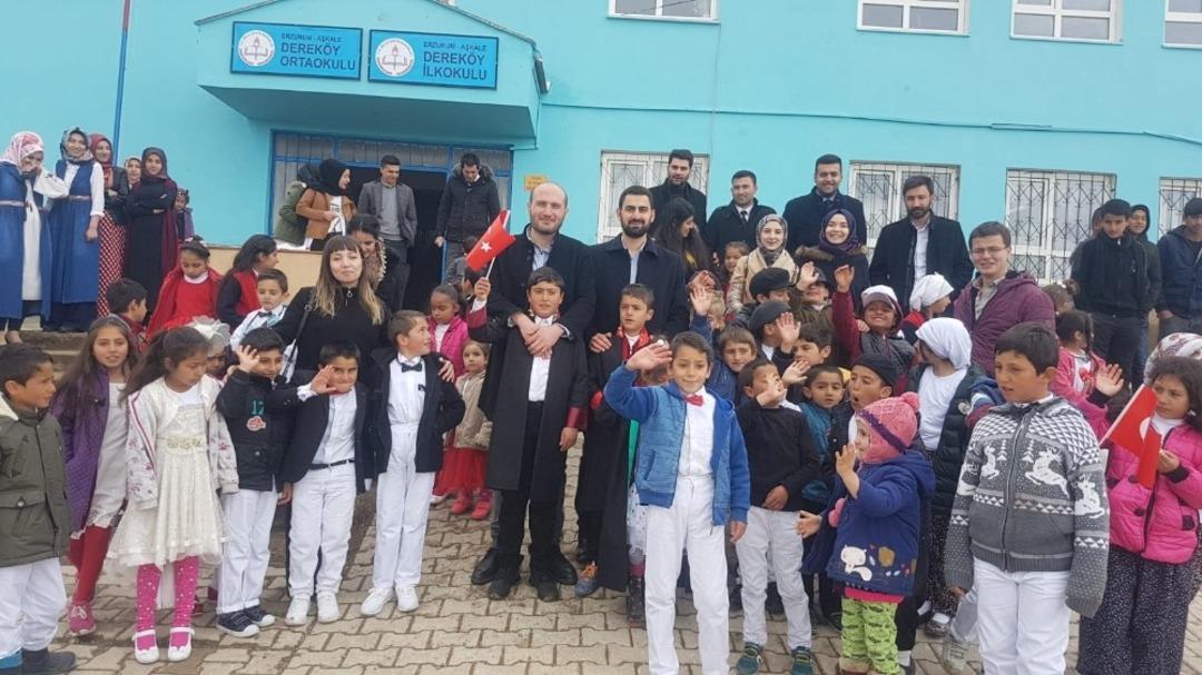 Hukuk&ccedil;ular, k&ouml;y &ccedil;ocuklarını sevindirdi