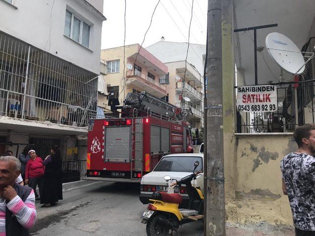 Kuşadası’ndaki yangında 1 kişi dumandan zehirlendi