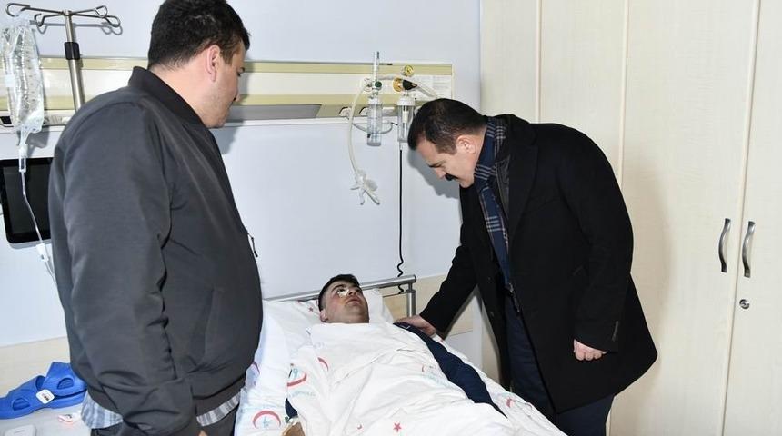 Vali Akbıyık yaralı askerleri ziyaret etti