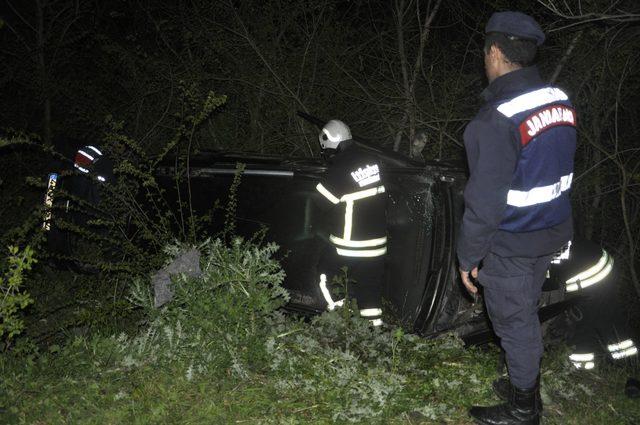 Tren hemzemin geçitte arızalanan otomobile çaptı