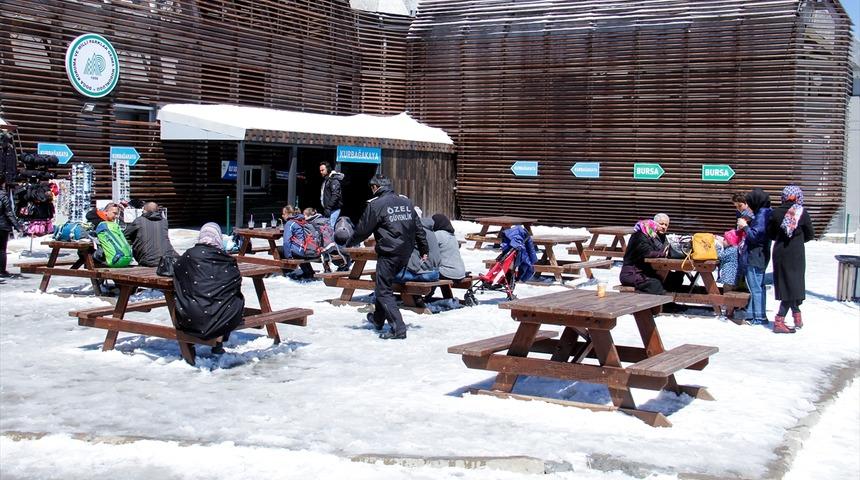 Nisan'da yağan kar işletmecilerin yüzünü güldürdü