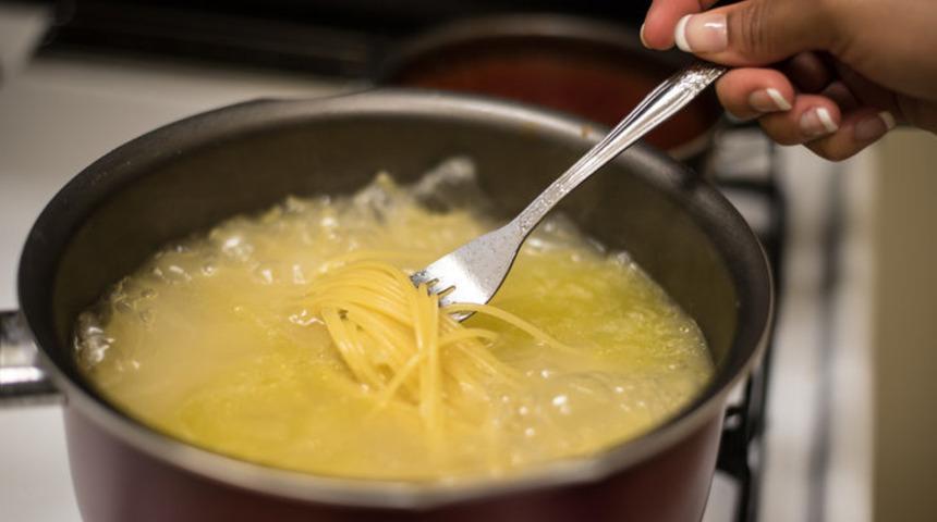 &Ccedil;ok basit sanıyoruz ancak hemen hemen hepimiz yanlış pişiriyoruz!