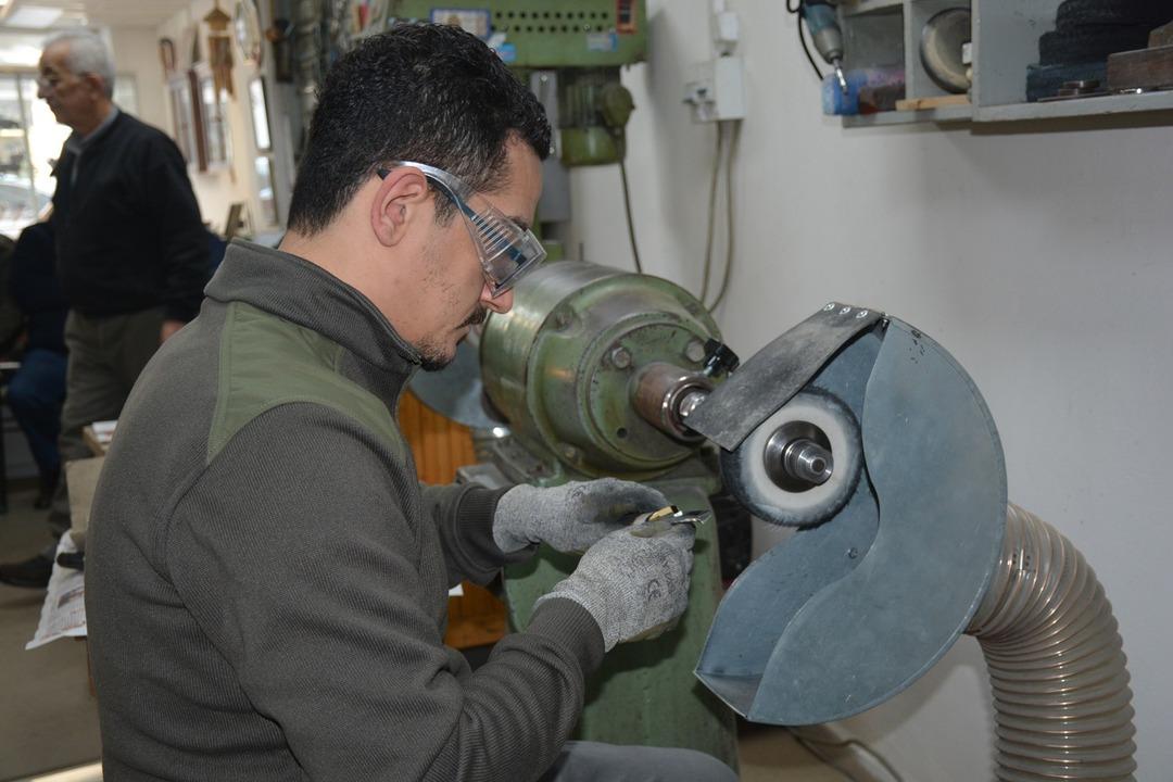 Boynuz ve &ccedil;eliği sanata d&ouml;n&uuml;şt&uuml;r&uuml;yorlar