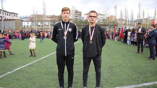 Çevik kardeşler Türkiye Şampiyonası’ndan madalya ile döndü