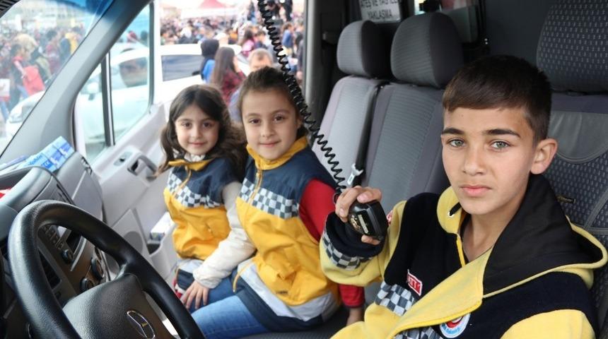 &Ccedil;ocuklar 23 Nisan&rsquo;da babalarının koltuğuna oturdu