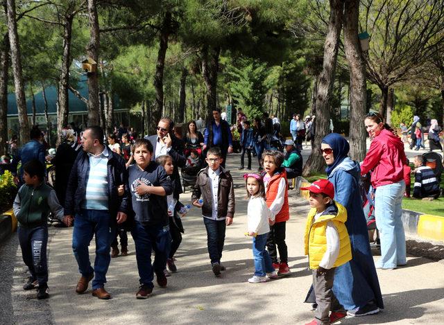 Gaziantep Hayvanat Bahçesi'ne bir günde 80 bin ziyaretçi
