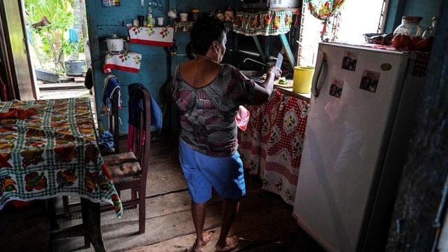 Venezuela'da hiperenflasyonun, gıda kıtlığı ve elektrik kesintileri gibi sorunların önüne geçilemiyor.