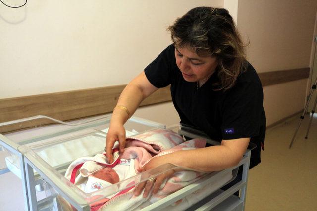 Ayşe ebe, 35 yılda 5 bin bebeğin doğumunu gerçekleştirdi