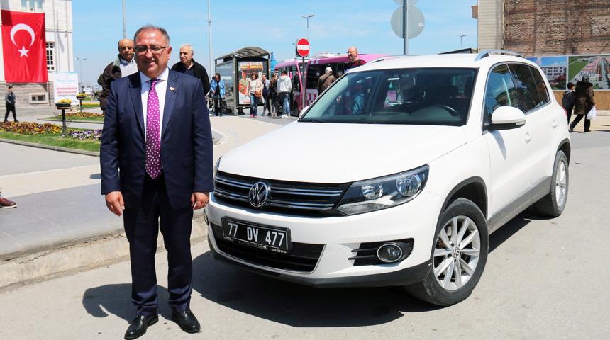 Yalova Belediye Başkanı Vefa Salman, makam aracını iade etti