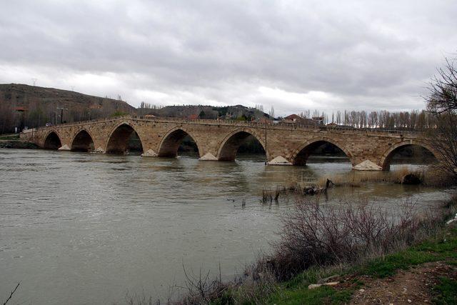 'Tarihi Şahruh Köprüsü turizme kazandırılsın' çağrısı