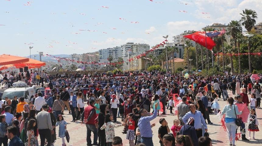 Erdemli semaları al bayrakla s&uuml;slendi