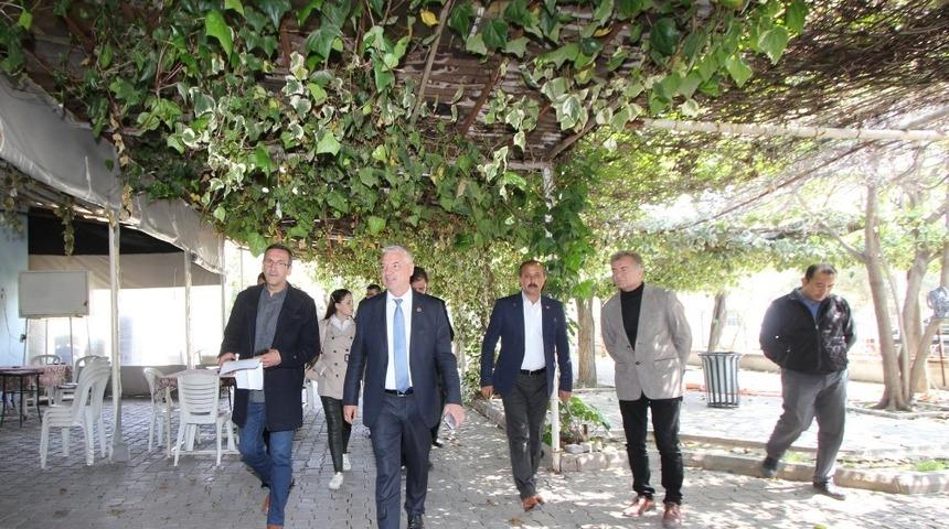 Saruhanlı Belediyesinden park ve bah&ccedil;elerde temizlik hamlesi