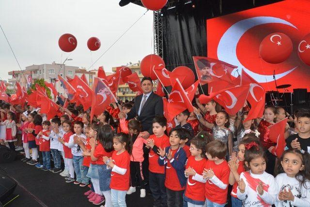 Aliağa’da binlerce kişiden milli egemenlik yürüyüşü