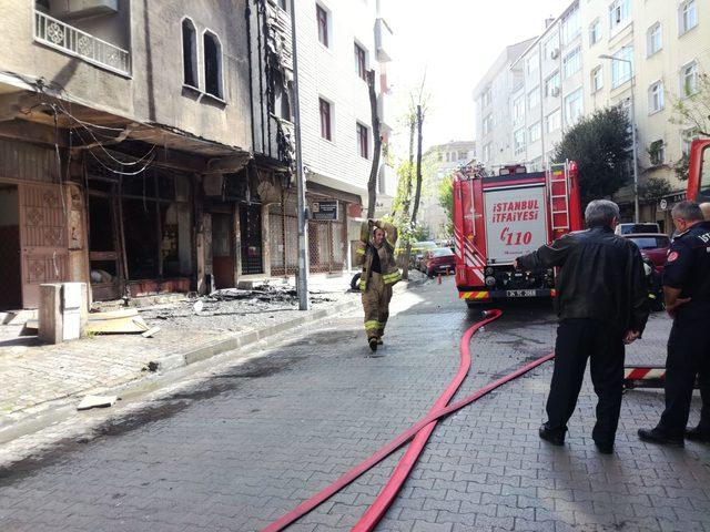 Bahçelievler'de koltuk döşeme atölyesi alev alev yandı 