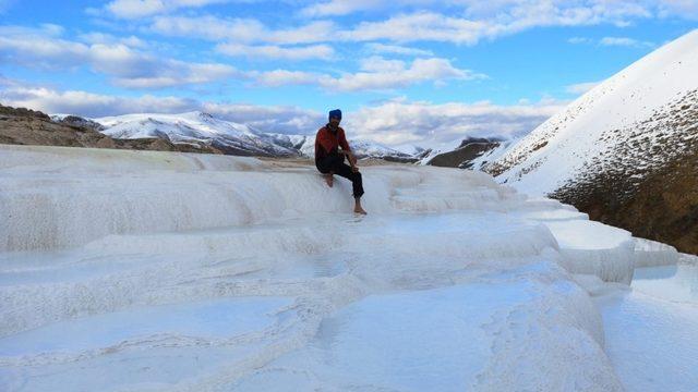 Başkale travertenleri misafirlerini bekliyor