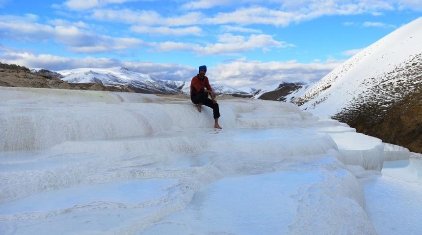 Başkale travertenleri misafirlerini bekliyor