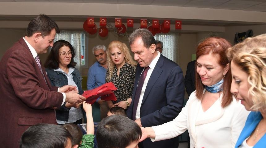 Se&ccedil;er, Sevgi Evlerindeki &ccedil;ocukları unutmadı