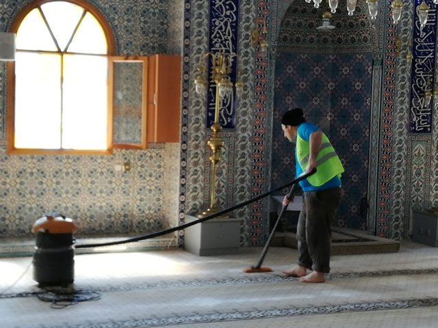 Darıca’da camilerde Ramazan temizliği yapılıyor