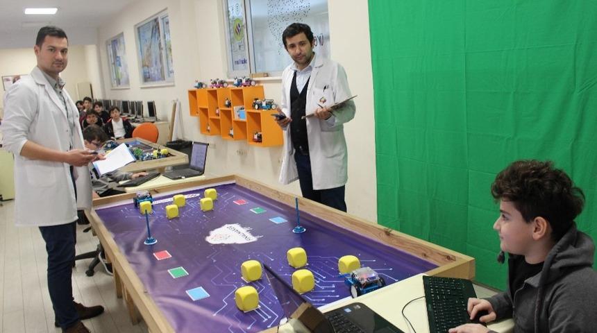 Okulda robot turnuvası