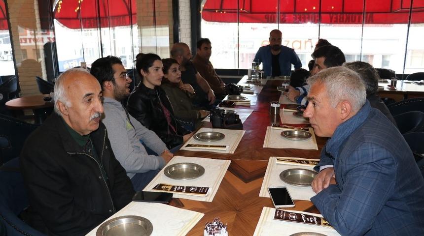 Tiyatronun duayen isimleri Van&rsquo;a geliyor