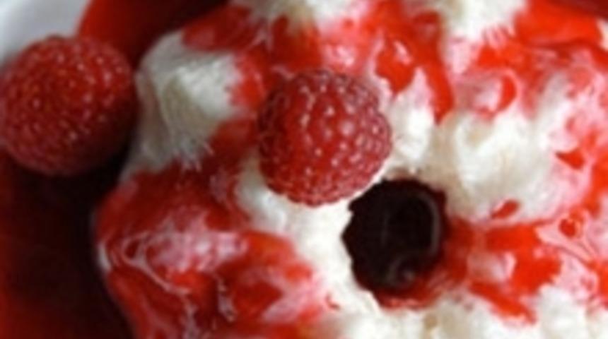 Frambuaz Soslu Muhallebi