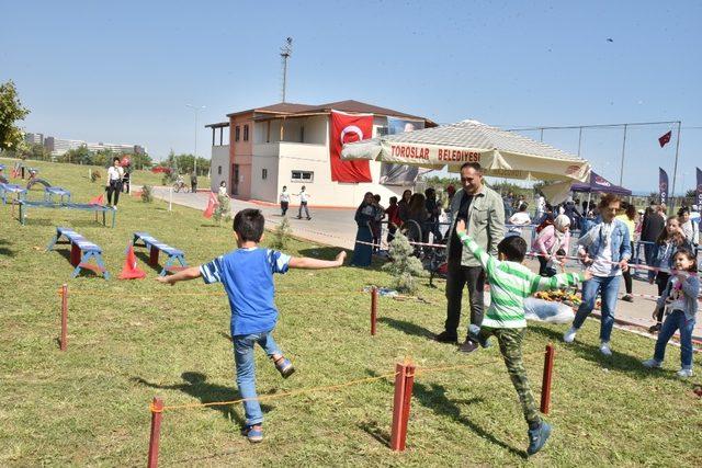 Toroslar’da çocuklar ’Çocuk Şenliği’nde buluştu