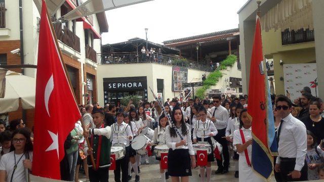 Forum Aydın’ın geleneksel ‘Çocuk Şenliği’ renkli görüntülere sahne oluyor