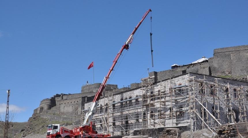 Kars Beylerbeyi Sarayı&rsquo;nda &ccedil;alışmalar yeniden başladı