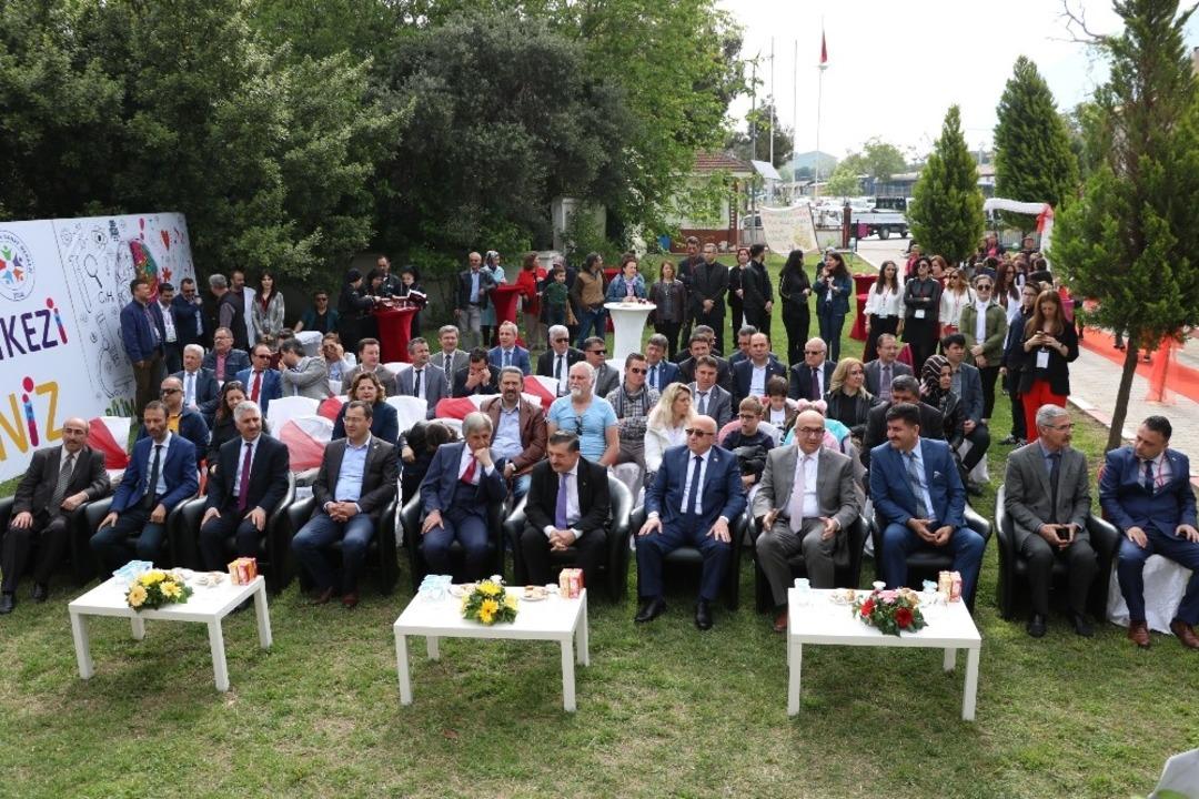 Manisalı &ouml;ğrencilerden bilim şenliği