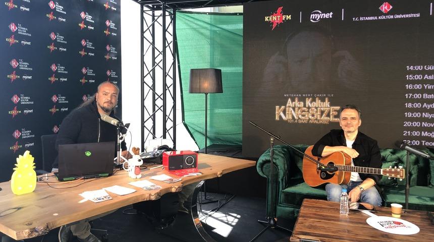 &Uuml;nl&uuml; m&uuml;zisyen Yavaş: Yapay zeka enstr&uuml;manlara karşıyım!