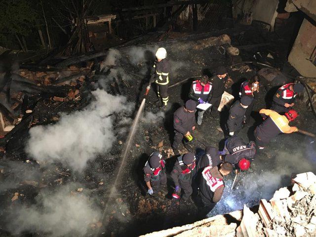 Sinop'ta 3 kişinin öldüğü belirtilen yangında, 2 kişinin cesedi kayıp