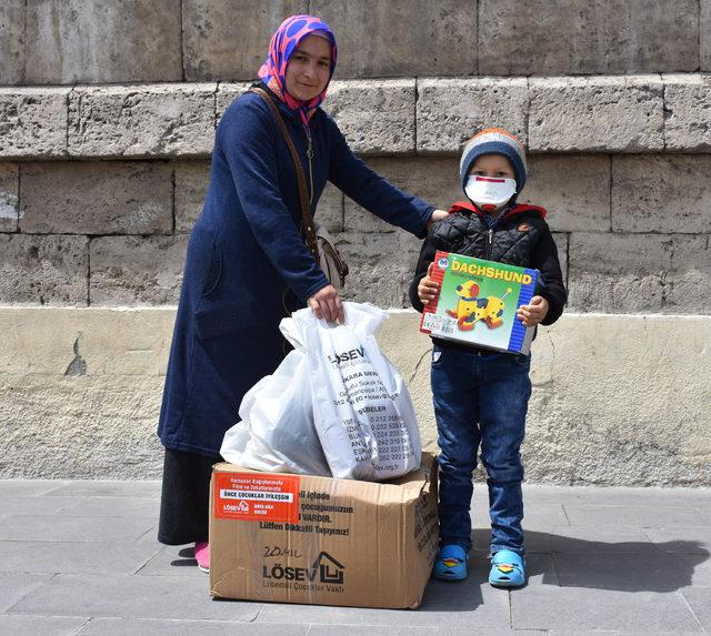 LÖSEV'den Sivas'ta 50 aileye yardım