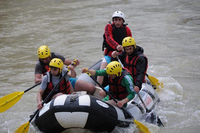 Murat Nehri'nde ilk kez rafting