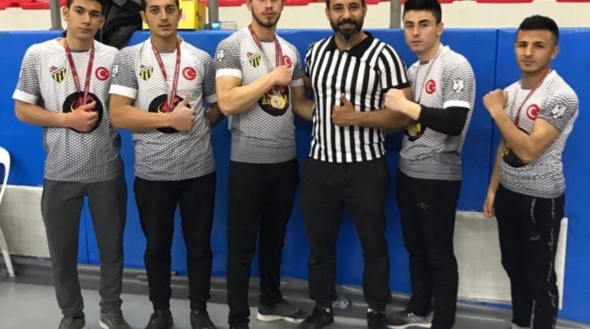 Denizlili gen&ccedil;lerin bileğini kimse b&uuml;kemedi