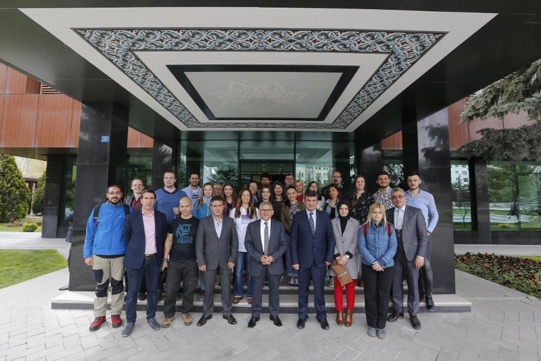 8 &uuml;lkenin gen&ccedil;leri b&uuml;y&uuml;kşehirde