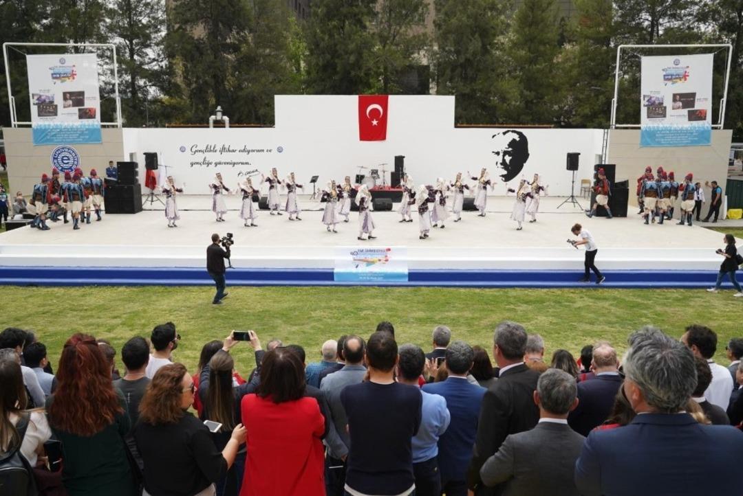Ege &Uuml;niversitesi, "40. K&uuml;lt&uuml;r, Sanat ve Spor Şenliği" başladı