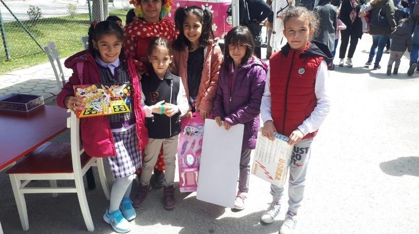 &Ccedil;ocukların y&uuml;reklerine dokundular