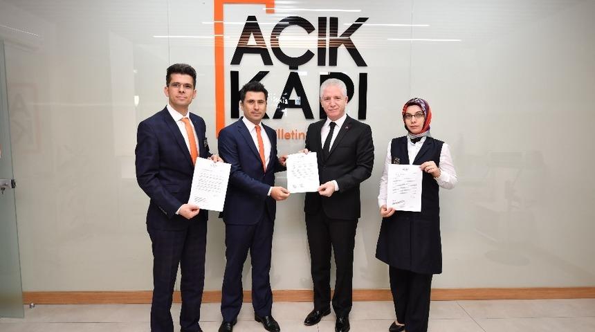 Vali G&uuml;l&rsquo;den yetim ve &ouml;ks&uuml;z &ccedil;ocuklara mektup